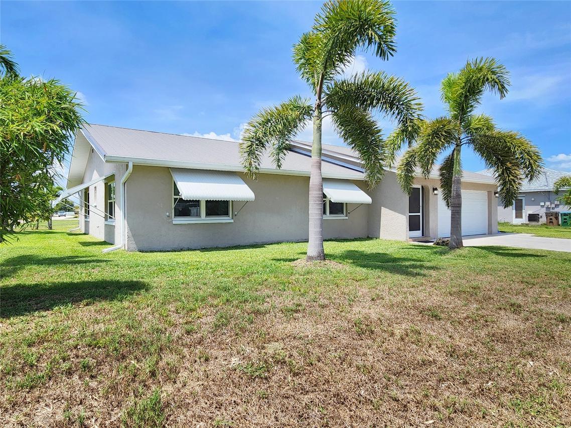 1207 SE 27th Ter., Cape Coral, FL 33904