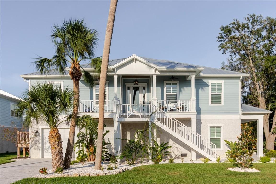 216 High St., Tarpon Springs, FL 34689