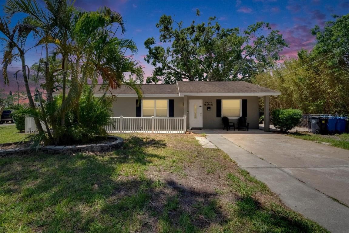 206 4th Ave., Ruskin, FL 33570