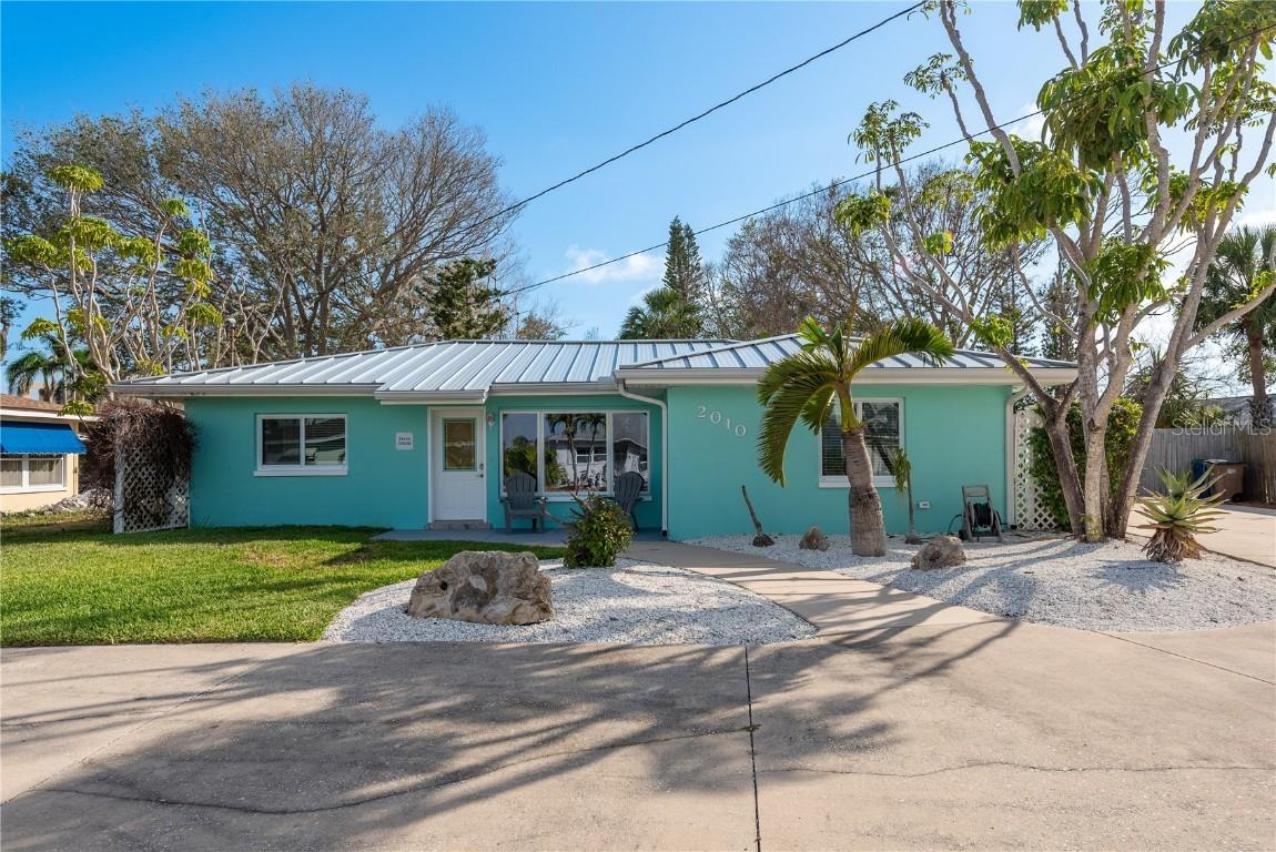 2010 Bayview Pl., Indian Rocks Beach, FL 33785