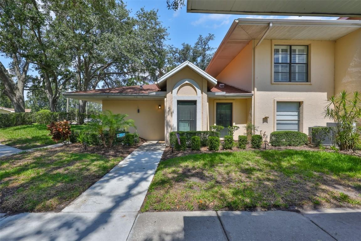311 Knottwood Ct., Sun City Center, FL 33573