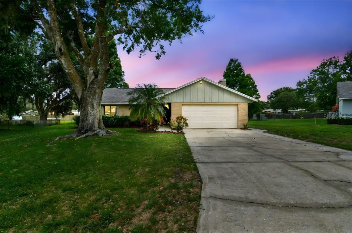 4221 Meadowbend Ct., Lakeland, FL 33811