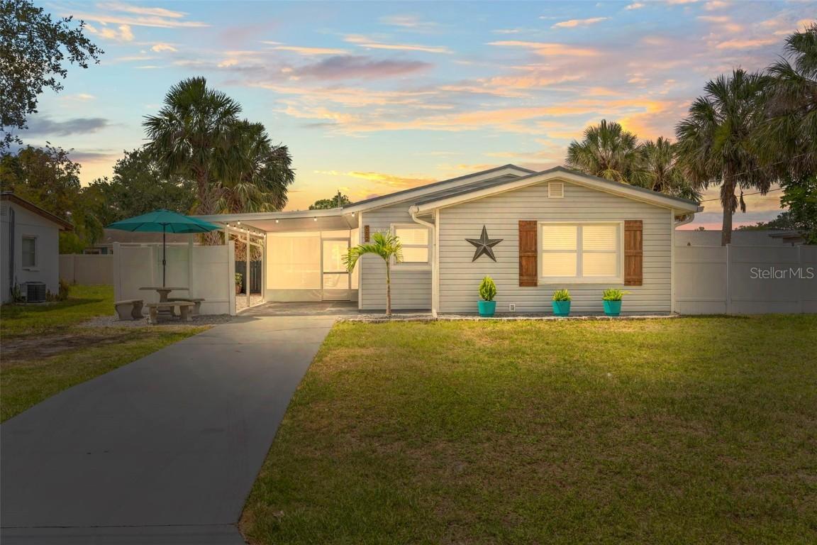 512 Flame Tree Dr., Apollo Beach, FL 33572