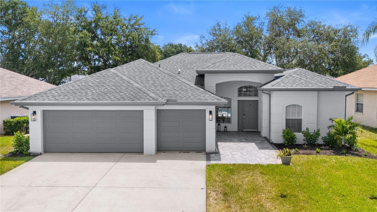 403 Carriage House Ln., Tarpon Springs, FL 34688