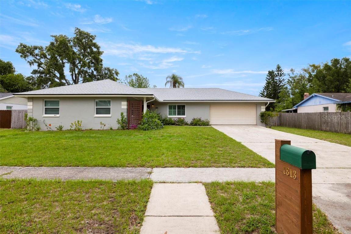 1813 Lakeview Dr, Brandon, FL 33511