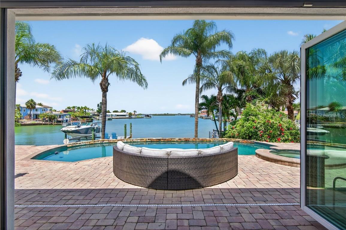 511 Island Way, Clearwater Beach, FL 33767