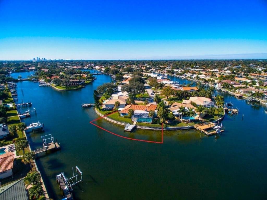 2096 Massachusetts Ave., St Petersburg, FL 33703