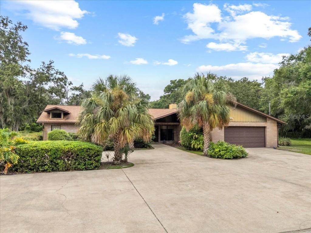 309 Hidden Lake Dr., Brandon, FL 33511