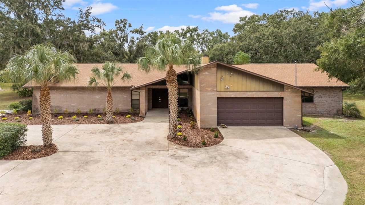 309 Hidden Lake Dr., Brandon, FL 33511