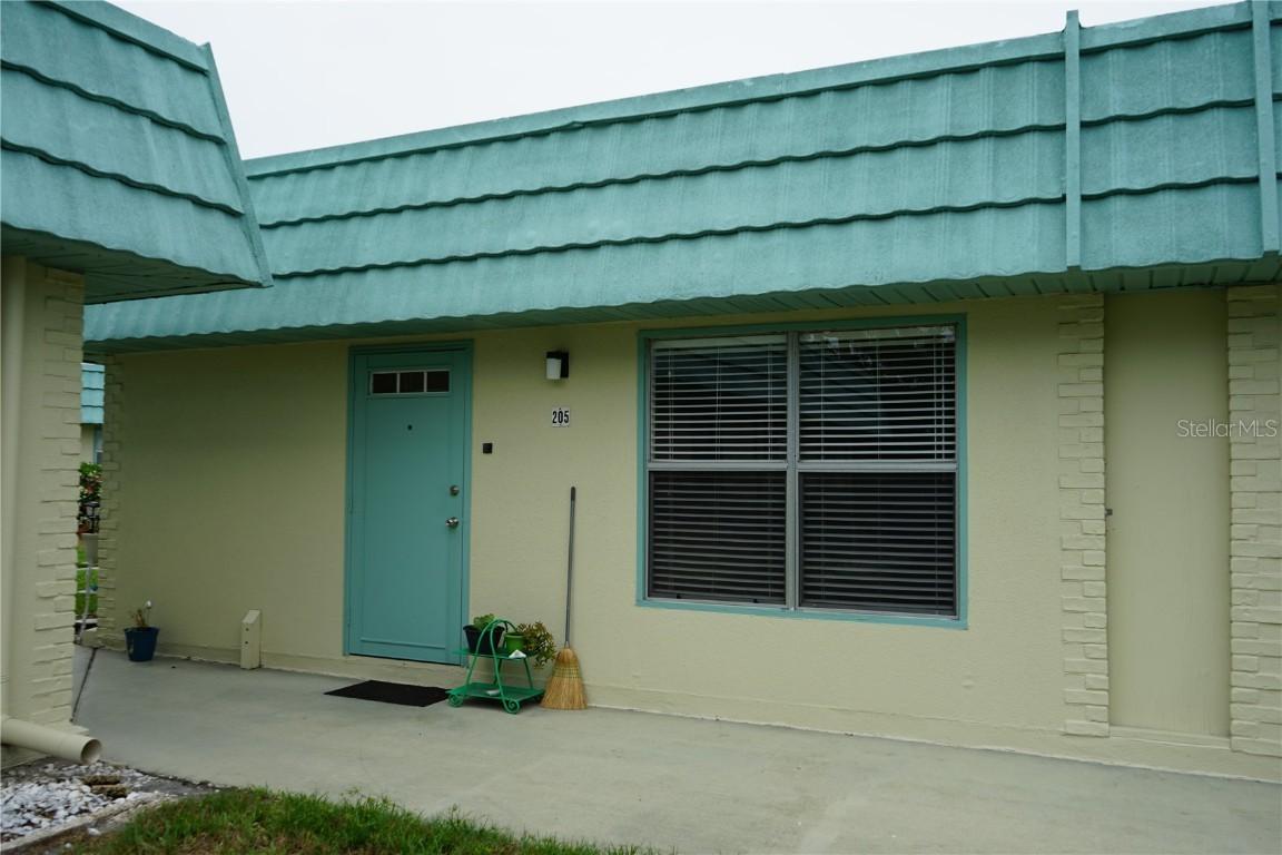101 Cambridge Tr. #205, Sun City Center, FL 33573