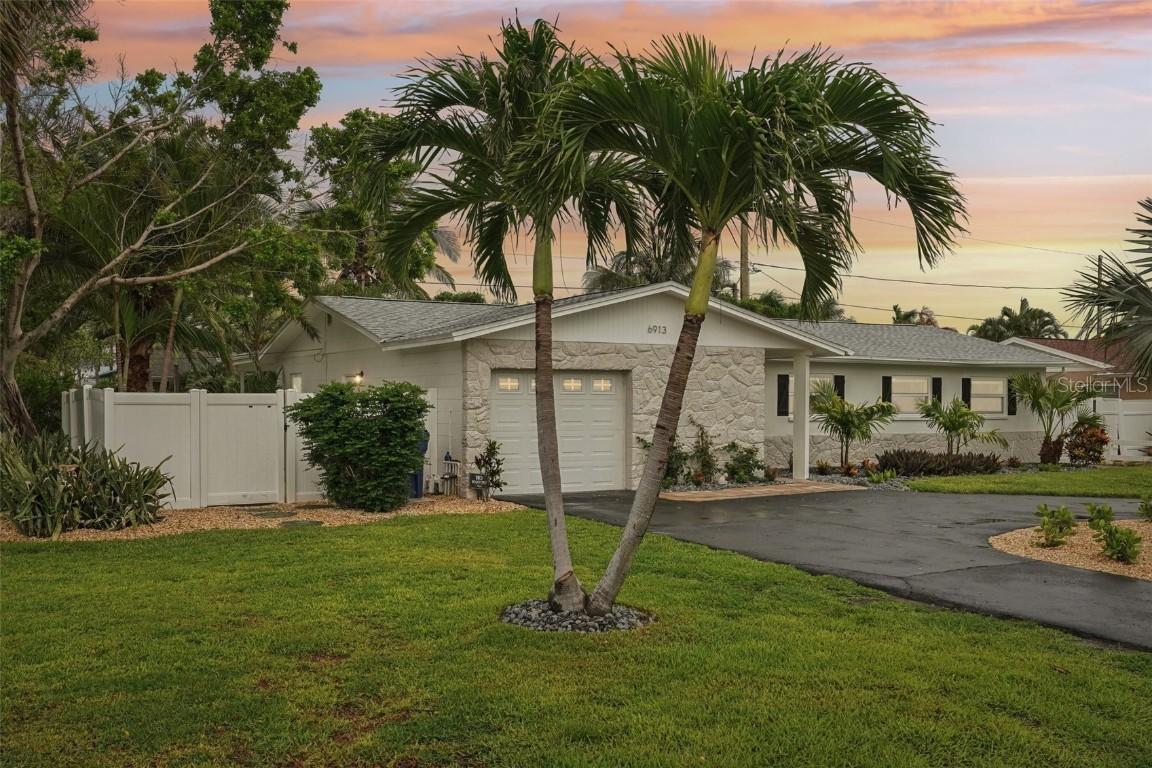 6913 Grande Vista Way, St Petersburg, FL 33707