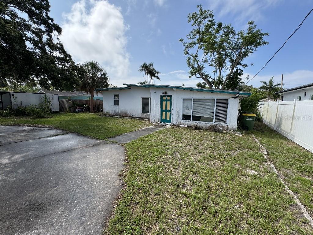 2524 Novus St., Sarasota, FL 34237