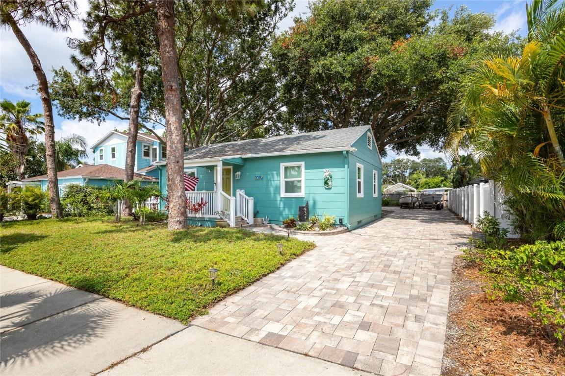 2709 Upton St., Gulfport, FL 33711