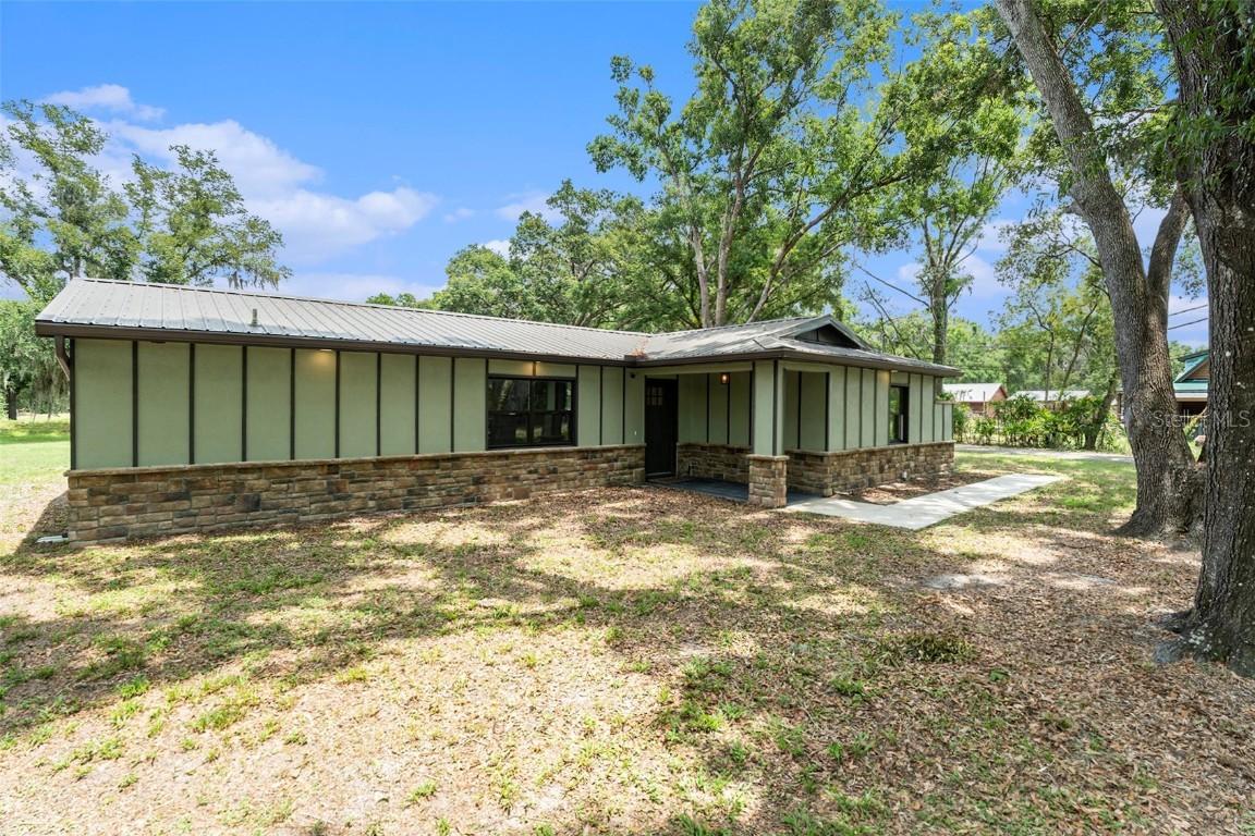 5106 Five Acre Rd, Plant City, FL 33565