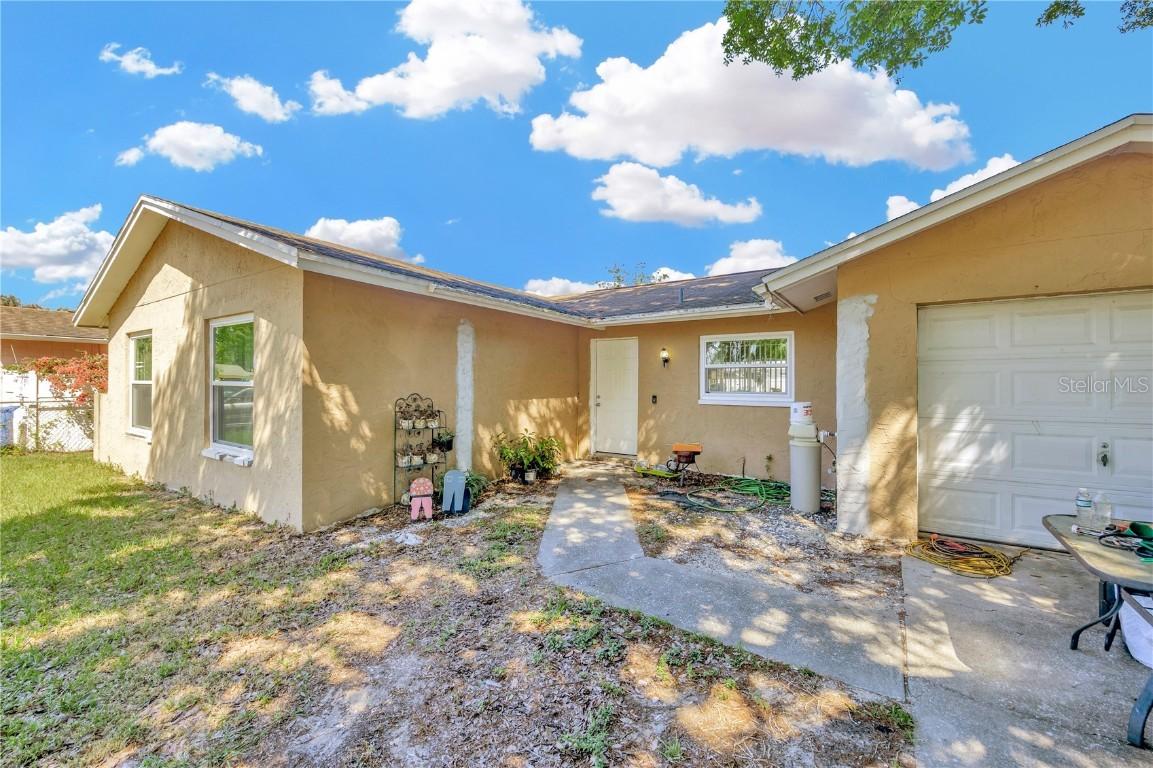 306 Brandywine Dr., Valrico, FL 33594