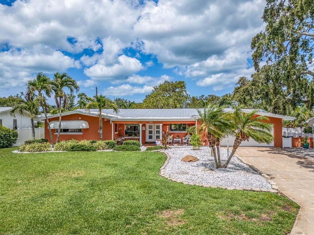 308 Cedar Ln., Largo, FL 33770