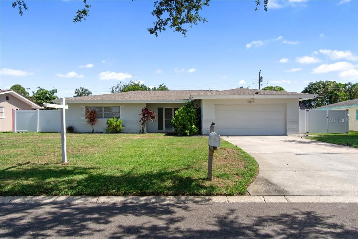 13898 Jamaica Dr., Seminole, FL 33776