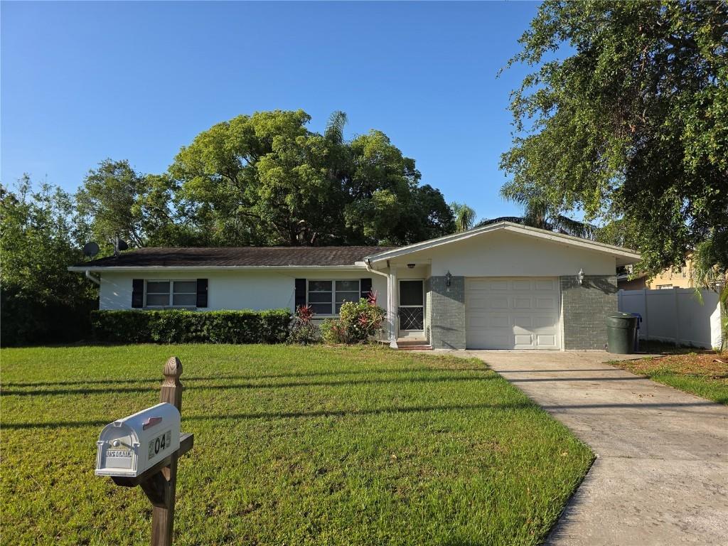 2045 Summit Dr, Dunedin, FL 34698