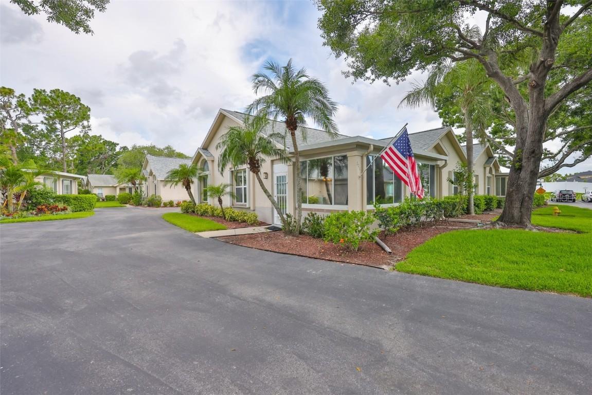 1111 Golfview Woods Dr., Sun City Center, FL 33573