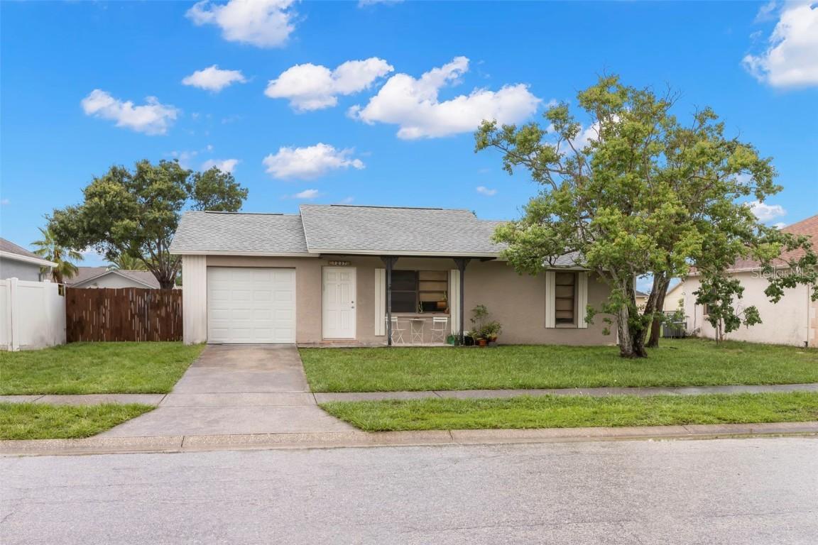 1237 Greenlea Dr., Holiday, FL 34691