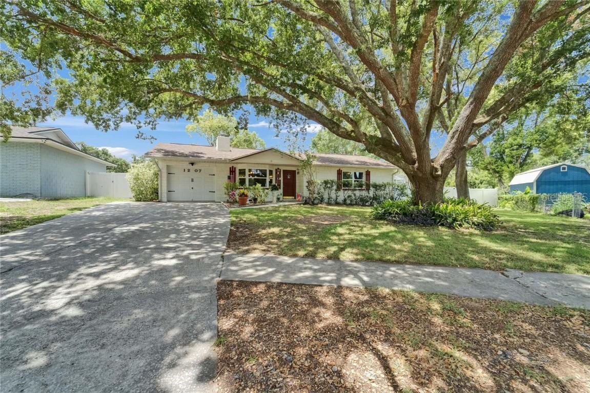 1207 Oak Valley Dr., Seffner, FL 33584