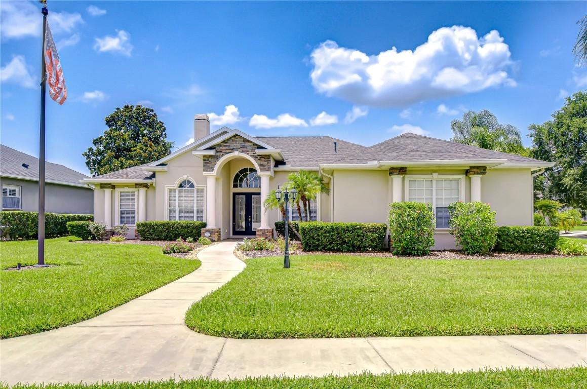 1208 Carriage Park Dr., Valrico, FL 33594