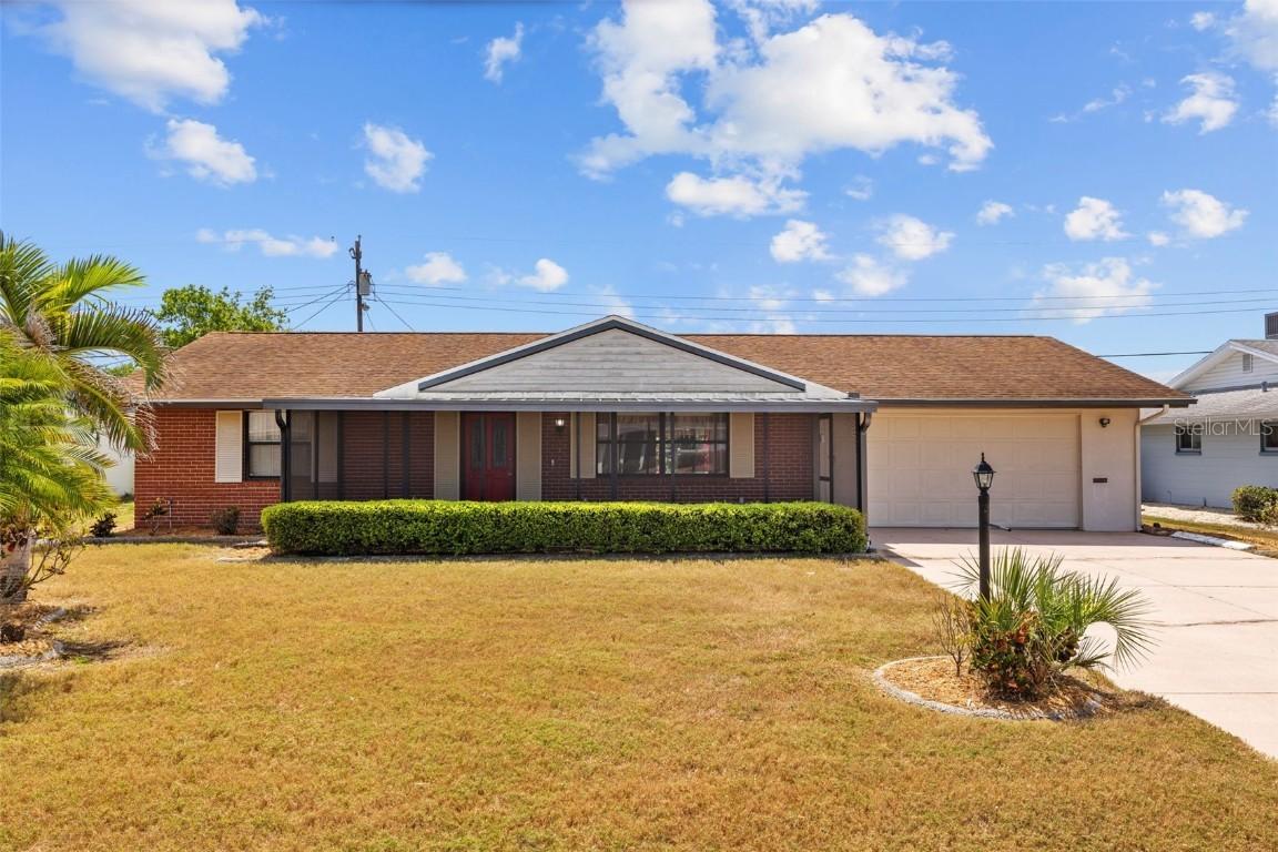 828 Fox Hills Dr., Sun City Center, FL 33573
