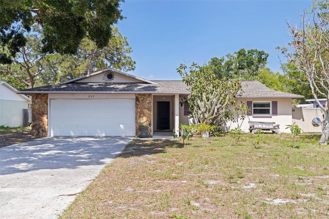 201 Westwood Ter., St Petersburg, FL 33710