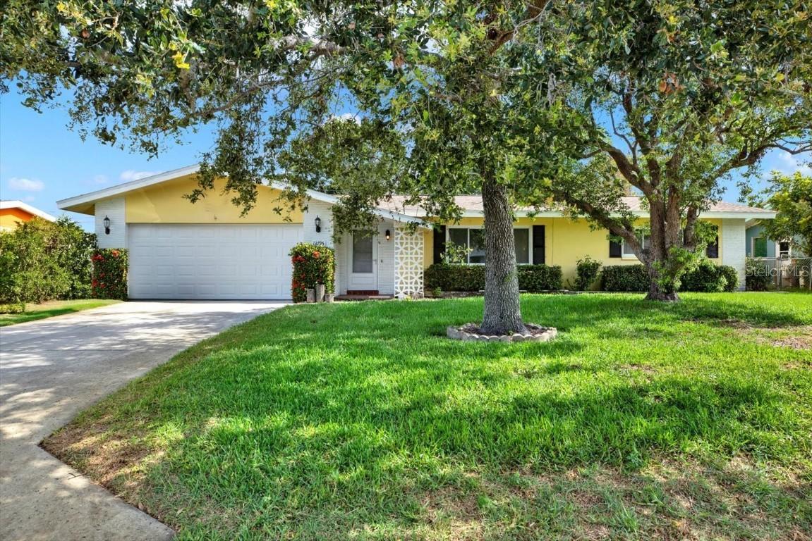 13795 Antigua Dr., Seminole, FL 33776