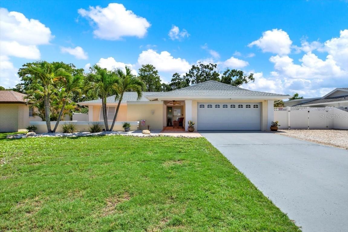 5473 Bayshore Dr., Seminole, FL 33772