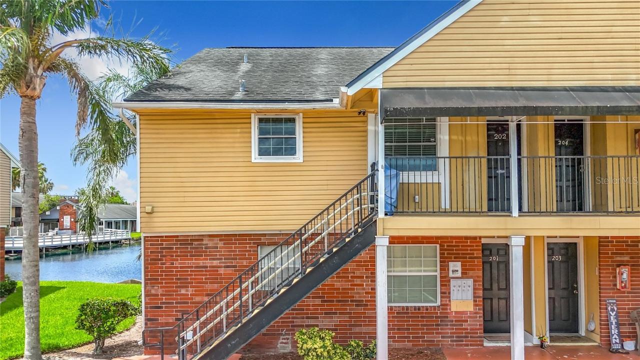 200 Country Club Dr. #202, Largo, FL 33771