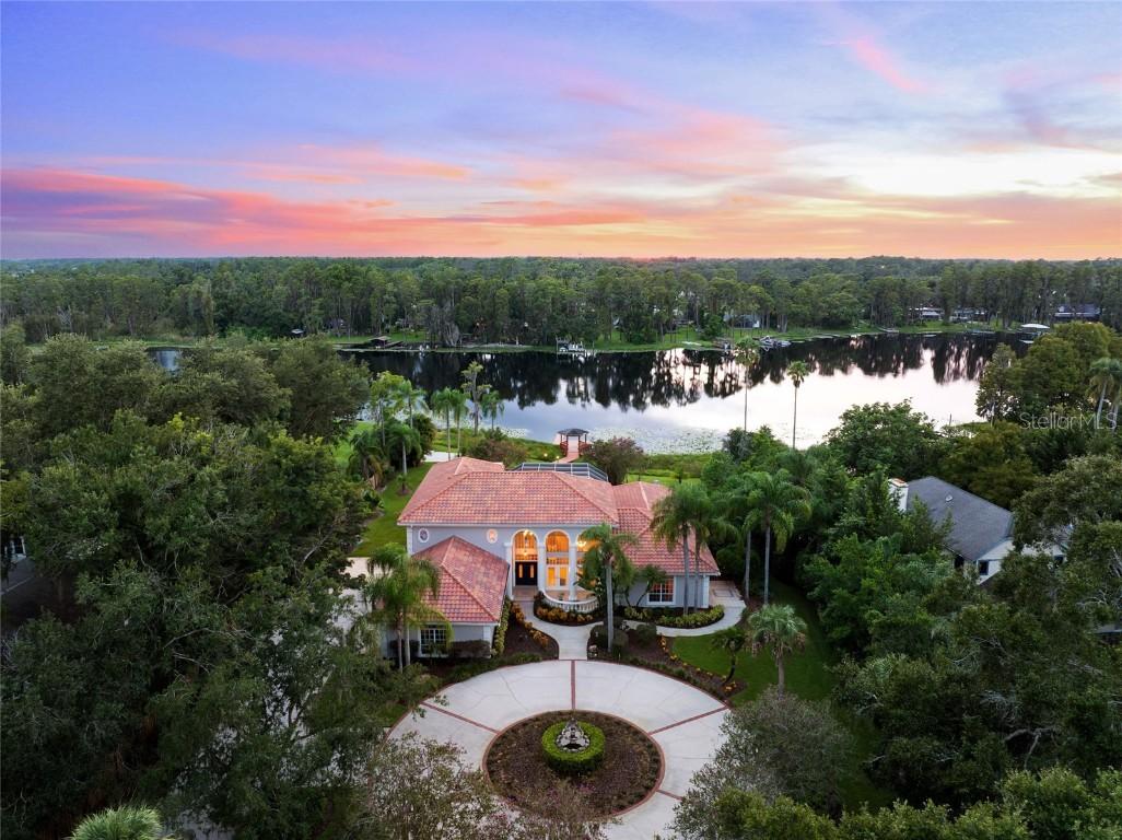 18312 Turning Point Dr., Lutz, FL 33549