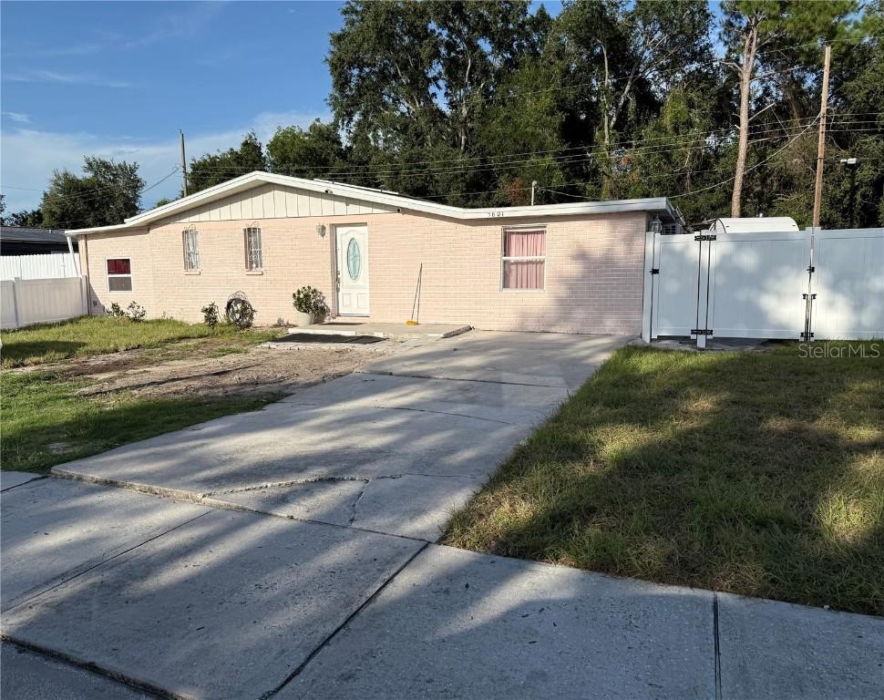 5601 Golden Dr., Tampa, FL 33634