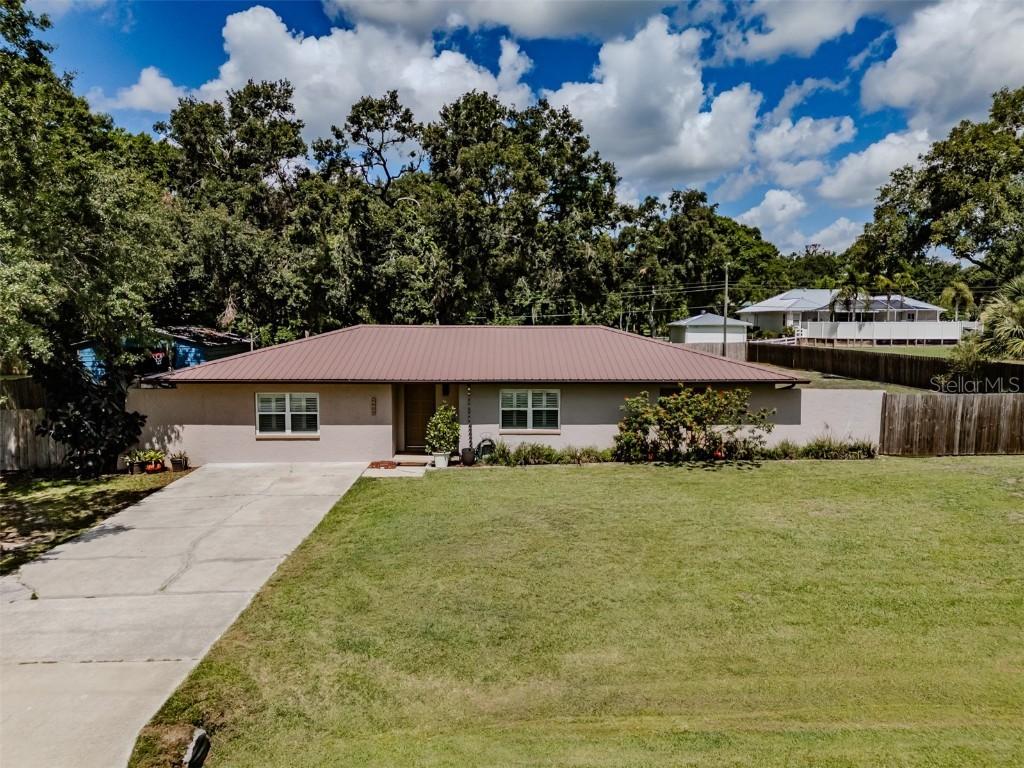 6909 Farris Dr., Lakeland, FL 33811