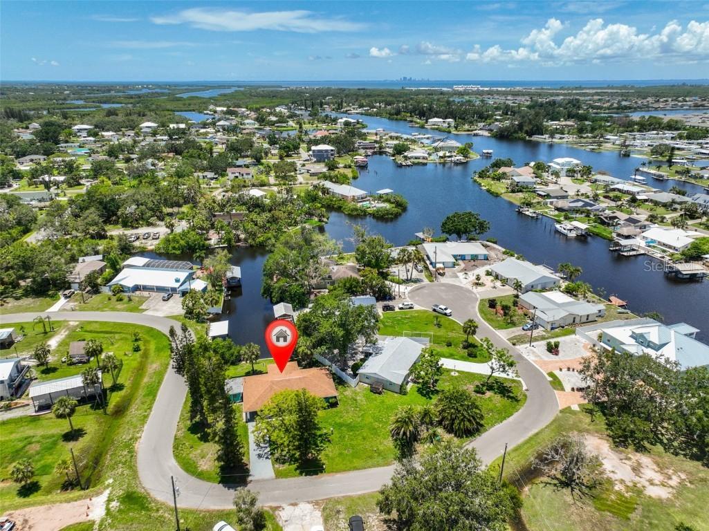 301 Carlyle Blvd., Ruskin, FL 33570