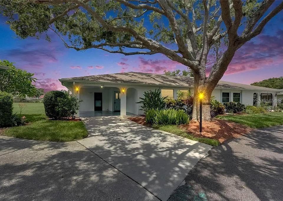 1214 Haddington Cir., Sun City Center, FL 33573