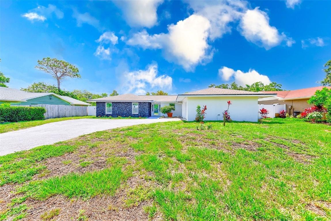 9027 Merrimoor Blvd., Seminole, FL 33777