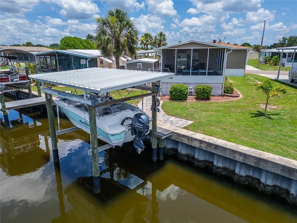 108 W Saint Annes Cir., Apollo Beach, FL 33572