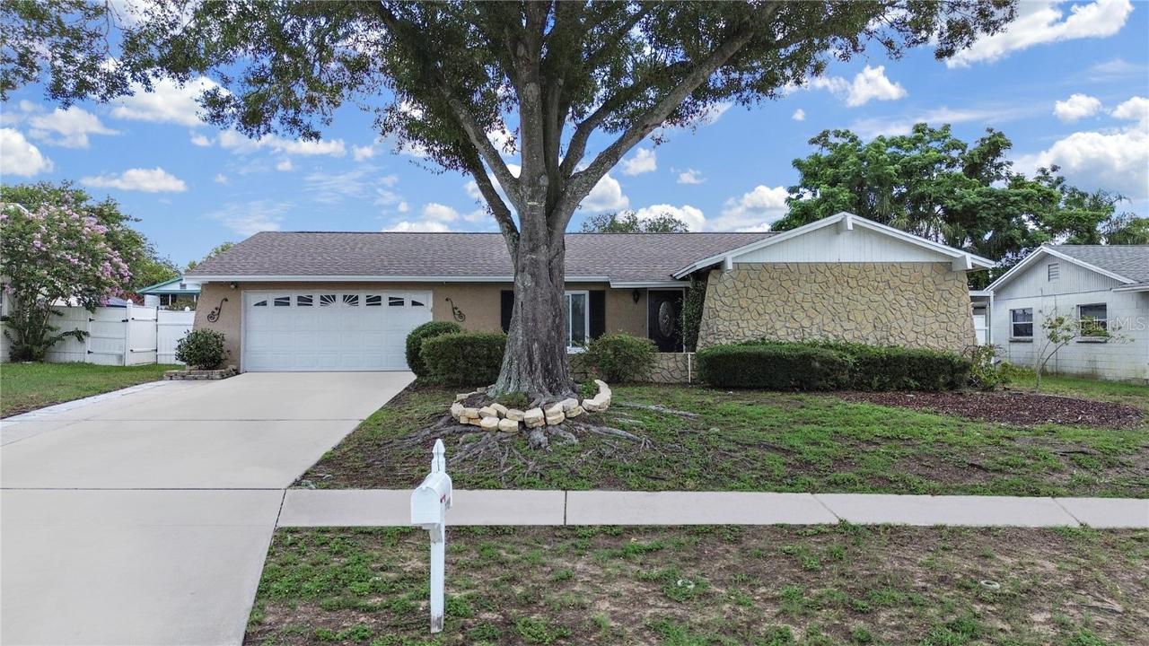 2209 Kingswood Ln., Brandon, FL 33511