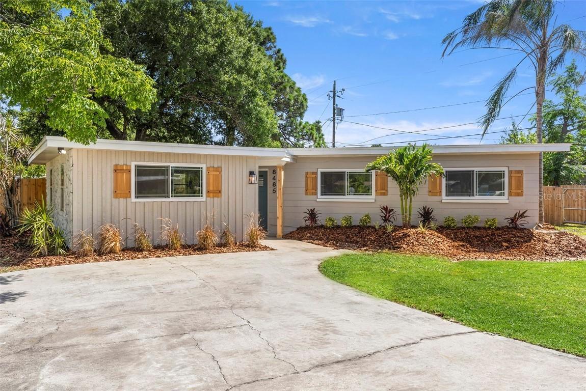 8485 Pelican Ln., Seminole, FL 33777