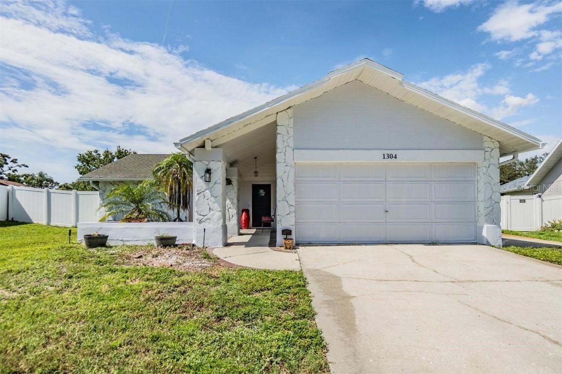 1304 Cedar Ct., Tarpon Springs, FL 34689