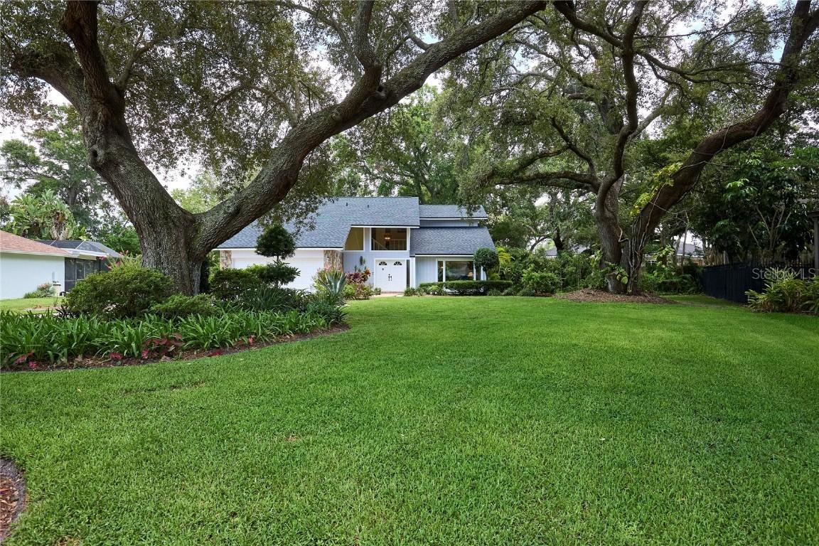 15917 Dover Cliffe Dr., Lutz, FL 33548