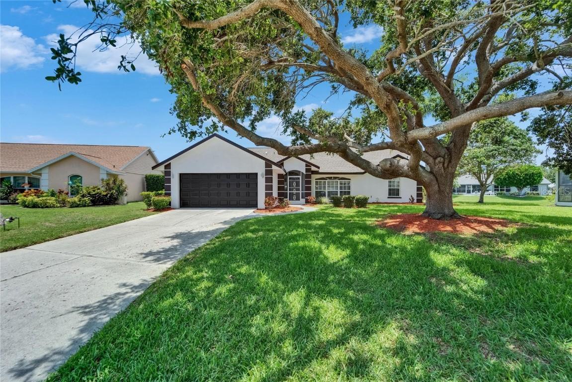 916 48th Street Dr., Bradenton, FL 34208