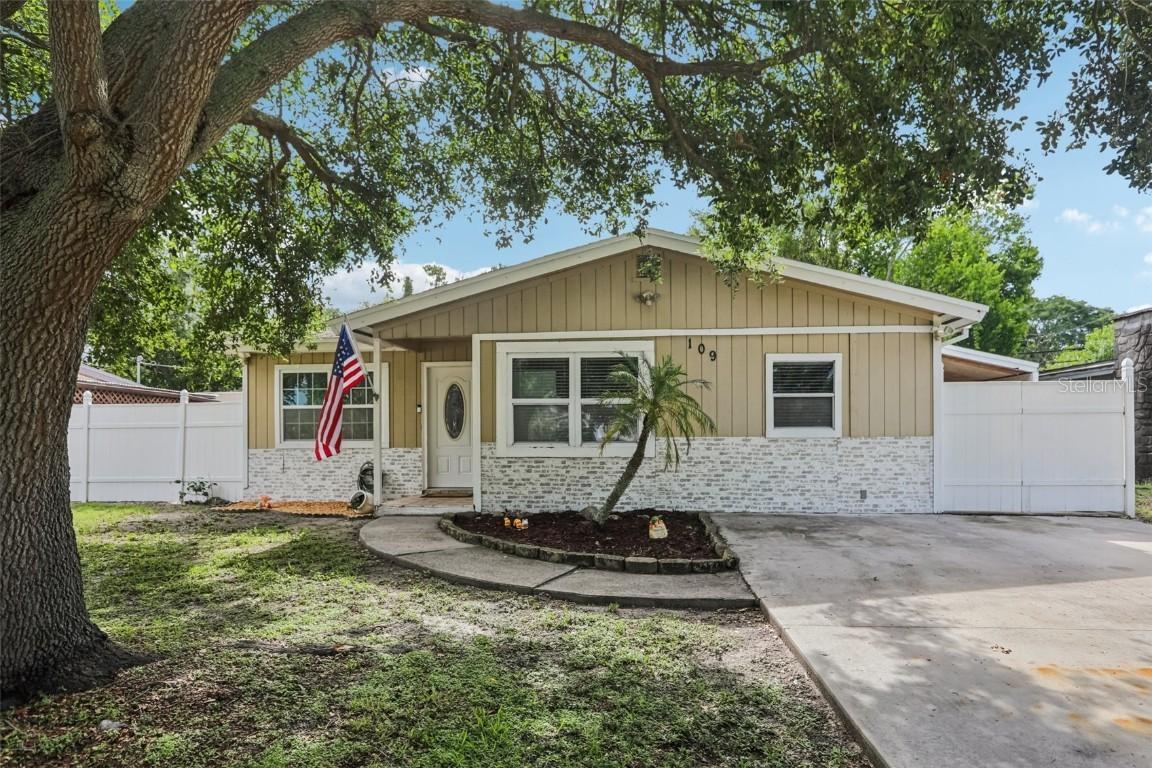 109 Emerald Ln., Largo, FL 33771