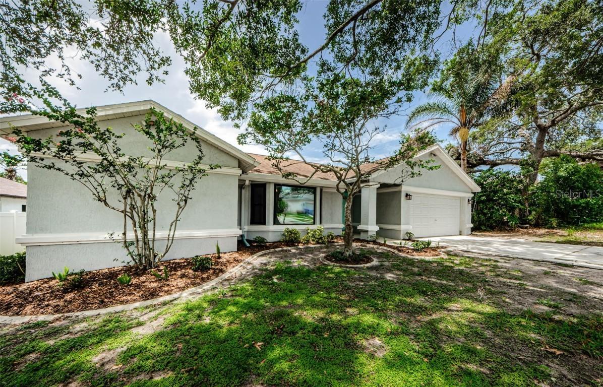 2609 Sunnyside Cir., Palm Harbor, FL 34684