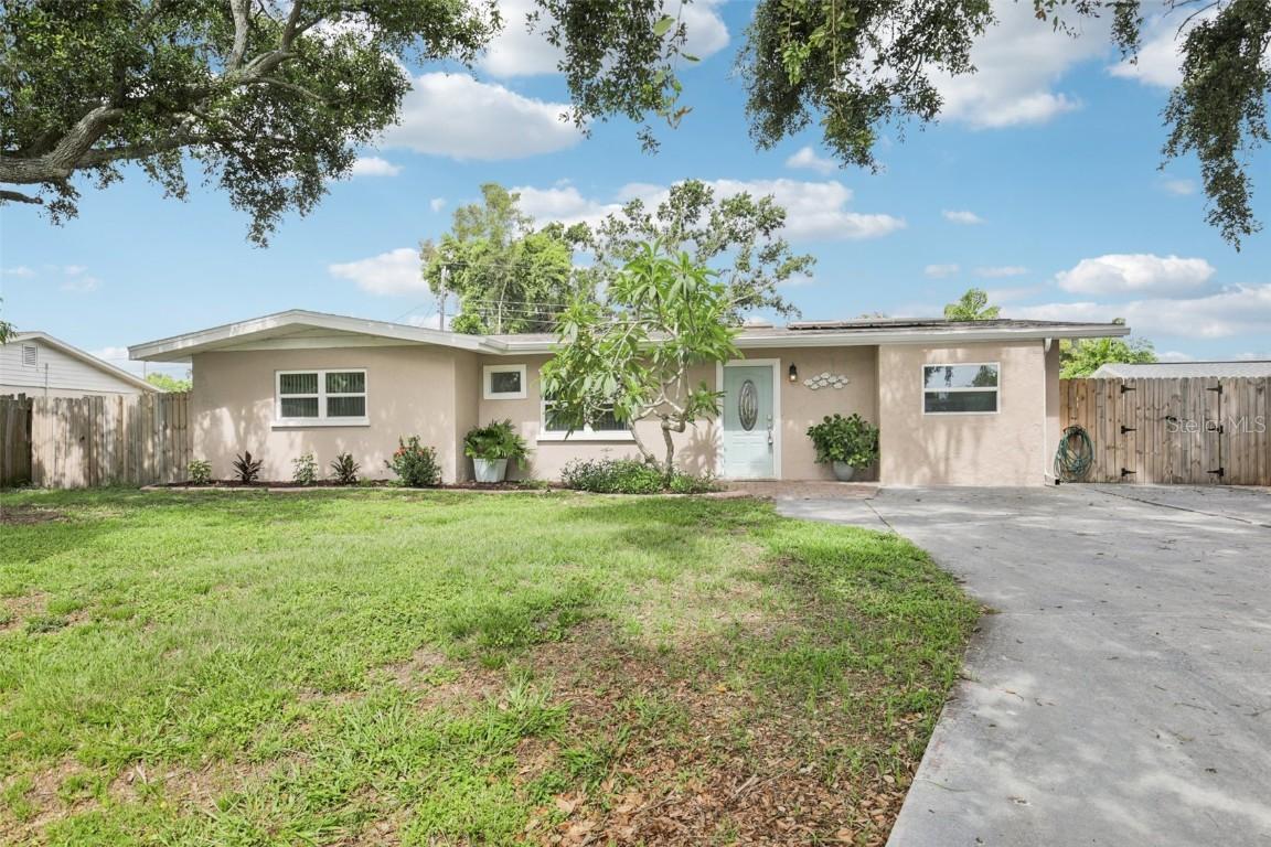 6220 Murdock Ave., Sarasota, FL 34231
