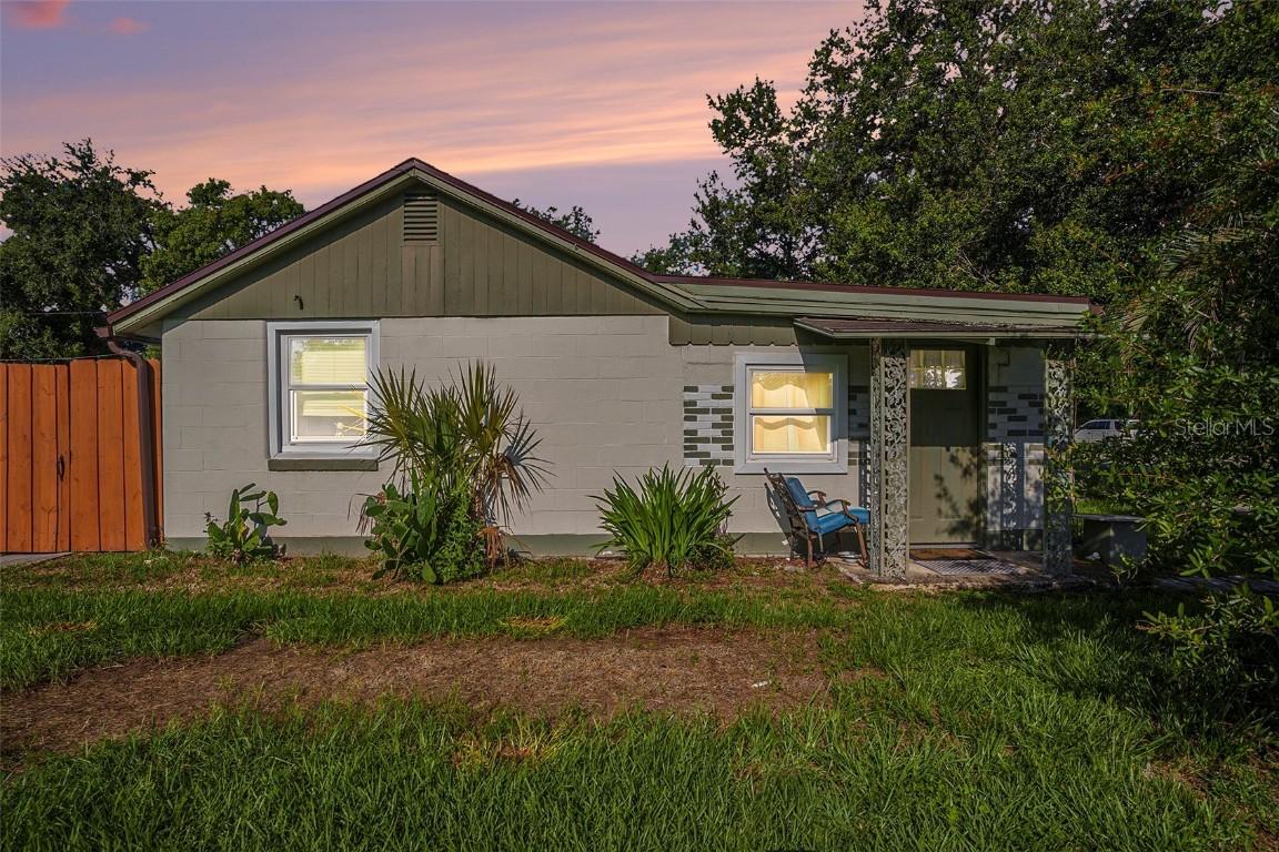 5651 6th St., Zephyrhills, FL 33542