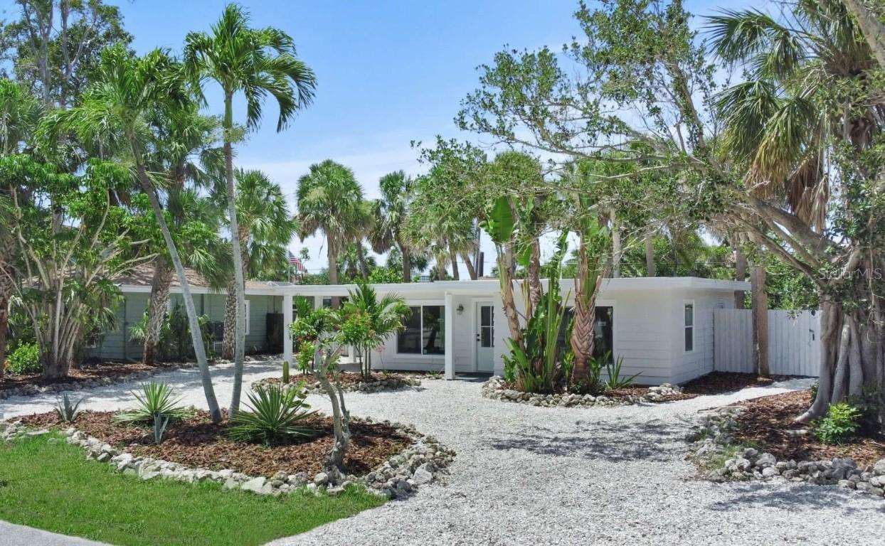 451 Avenida De Mayo, Sarasota, FL 34242