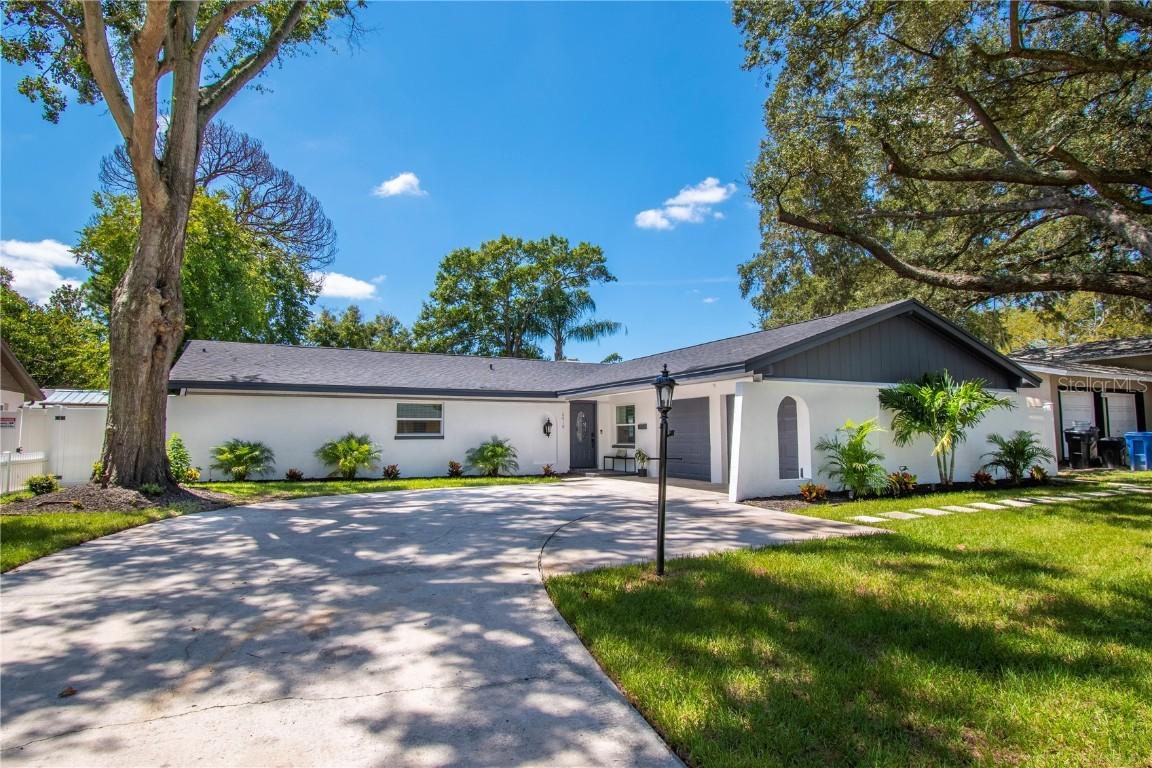 8010 W W Hiawatha St., Tampa, FL 33615