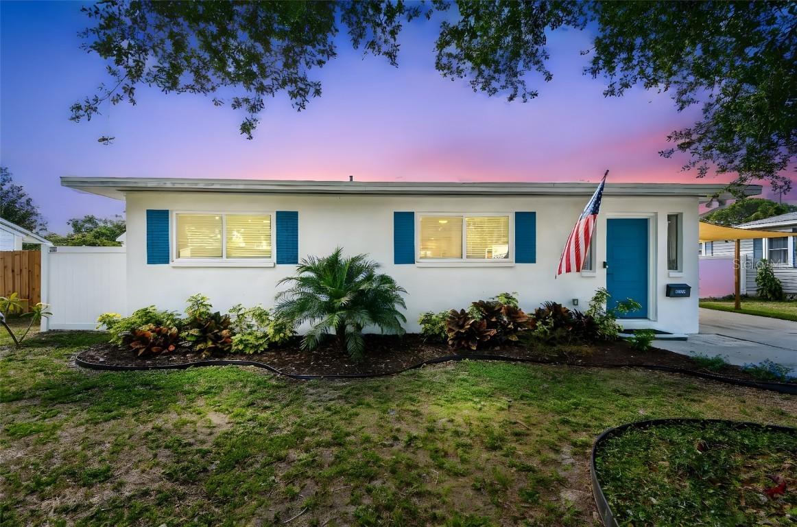 1529 Essex Dr., St Petersburg, FL 33710